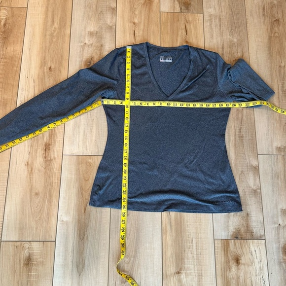 Under Armour Women's Heat Gear V-Neck Long Sleeve Fitted Gray Top XL - Picture 3 of 9